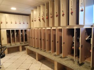 halfhoge houten lockers met RFID sloten GHALA