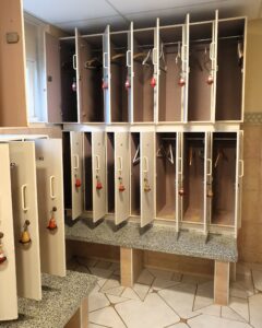 halfhoge houten lockers met RFID sloten GHALA