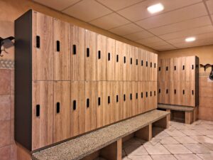 halfhoge houten lockers met RFID sloten